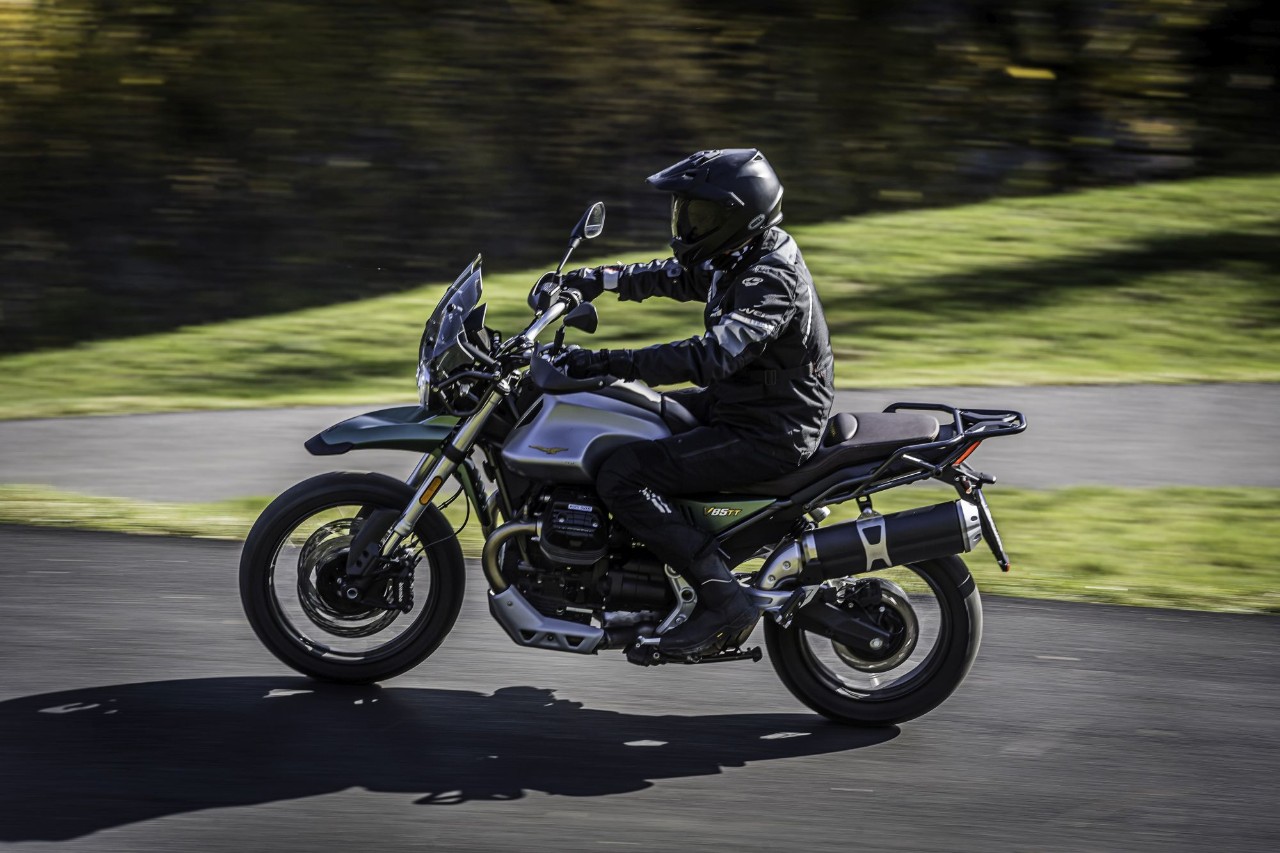 Moto Guzzi V85 TT VS Triumph Tiger 850 Sport: viaggia, guida, SOGNA